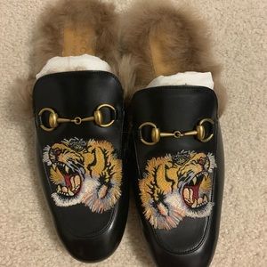 Gucci Slide-ons with Tiger Print for Men’s